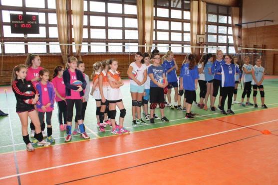 Další turnaj barevného volejbalu se hrál v Broumově