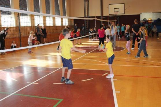Na turnaji barevného volejbalu se dařilo broumovským týmům