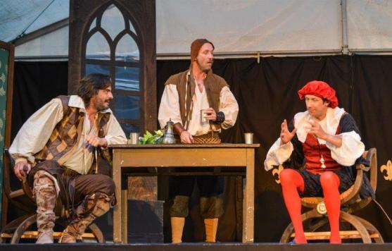 Malé letní divadlení: Je libo pohádky z Krkonoš nebo hradní crazy komedii?