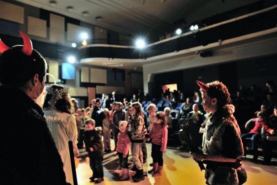 Konferenčním sálem Infocentra v Broumově se nesly čertovské básničky