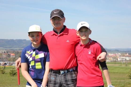 Golfisté z Grosshofu vybrali přes tři tisíce korun na broumovský psí útulek