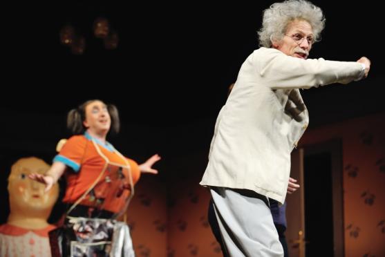 Pavla Tomicová a Jiří Zapletal uvedli v Broumově Podivné odpoledne Dr. Zvonka Burkeho