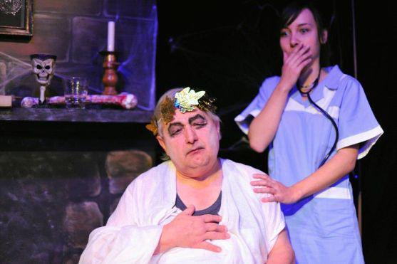 Nový soubor Divadlo Broumov se o víkendu dvakrát představil s hrou Hrobka s vyhlídkou