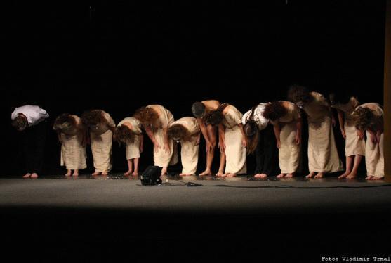 Hra Kytice v podání souboru Hlavy z Broumova dostala cenu za nejlepší představení přehlídky Voskovcova Sázava