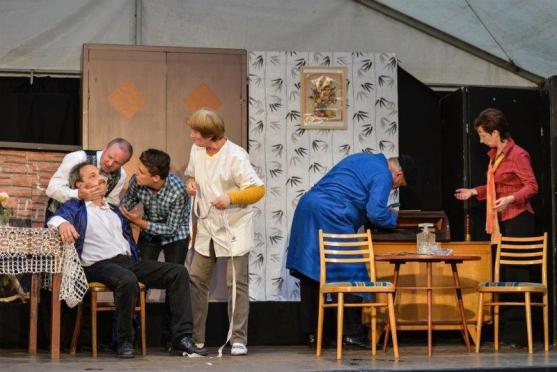 Broumovští ochotníci naservírovali mátové a citronové thé