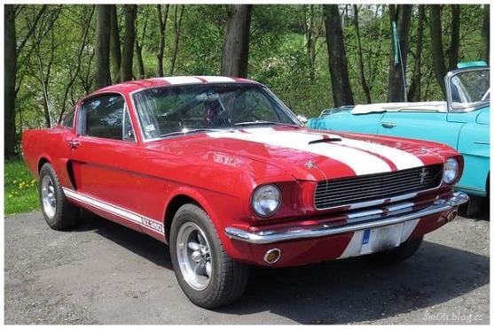 Historická vozidla se zastavila i v Broumově