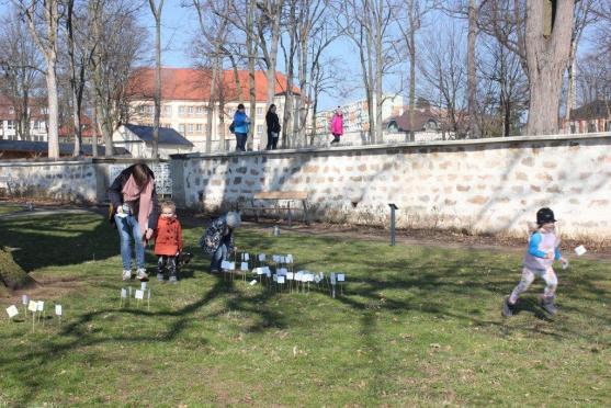 Hledání kuřátek přilákalo do kláštera téměř dvě stě dětí