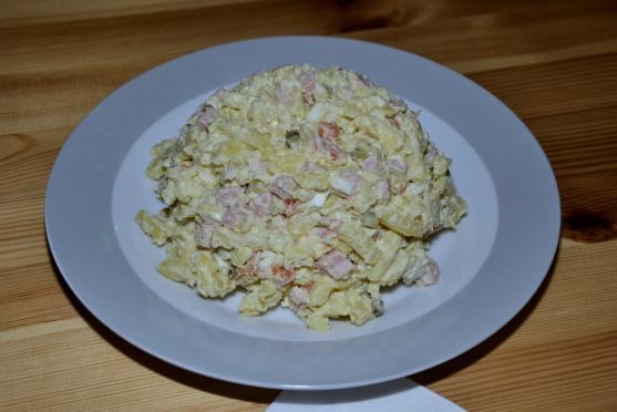 Ve Vernéřovicích spořádali 42 kilogramů bramborového salátu a k tomu sto řízků