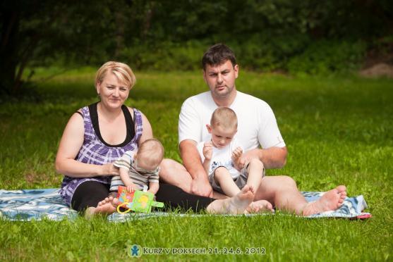 Charitativní koncert pro Adámka Svobodu představí britského zpěváka Paula Shoenfelta u vernéřovické studánky 