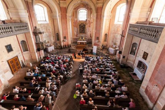V kostele sv. Anny ve Vižňově vystoupilo Kubelíkovo trio 