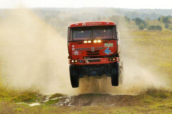 Závodní Tatra z jetřichovského Svoboda Tatra Teamu vyjela 3. místo na MT Rally Drawsko Pomorskie