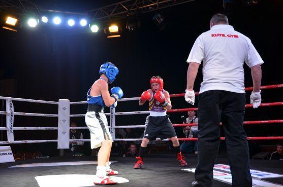 Fotogalerie a video z vítězného boxerského utkání Jakuba Šudy v pražském Hotelu Hilton