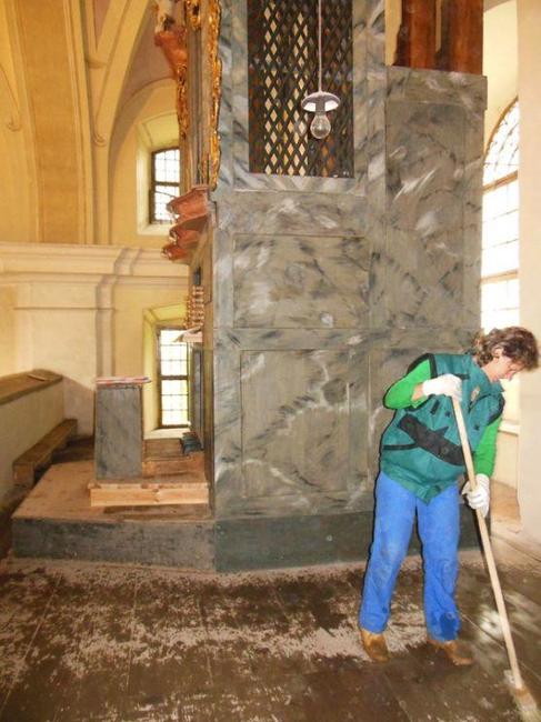 V Broumově se realizuje projekt, který zlepšuje šance na získání zaměstnání lidem se základním vzděláním