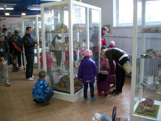 V Muzeu papírových modelů se svýmy výrobky soutěžili skauti