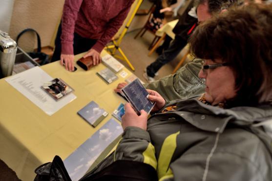 Karel Plíhal. Folková hvězda navštívila broumovské divadlo 