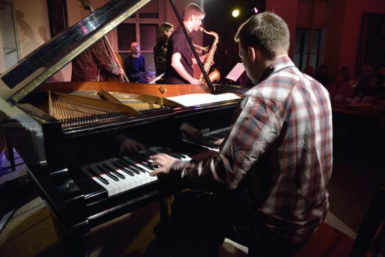 V klášterní Kreslírně vystoupili držitelé ceny Anděl 2012 - skupina Inner Spaces 