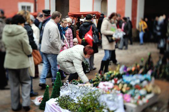 Na Adventním trhu v broumovském klášteře bylo kolem 30 stánků a spousta návštěvníků
