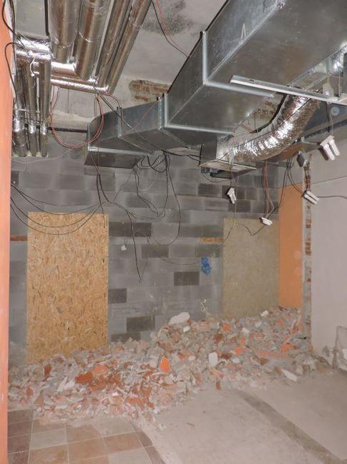 V Polici nad Metují zahájili rekonstrukci Kolárova divadla i Pellyho domů 