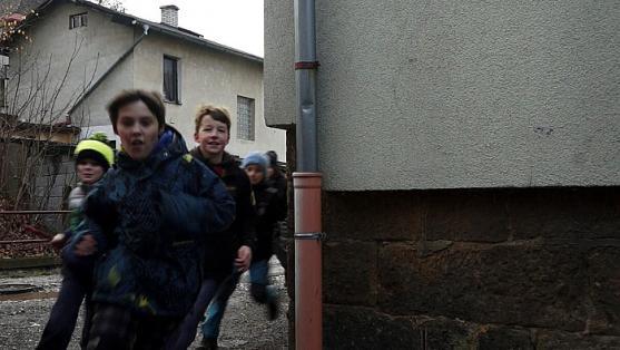 Červený balónek po Policku 