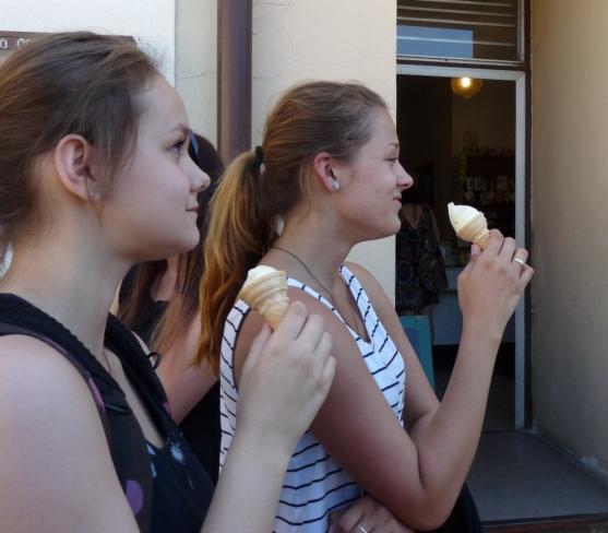 Broumovsky specifická vernisáž TOP 10 aneb Přijel i traktor 