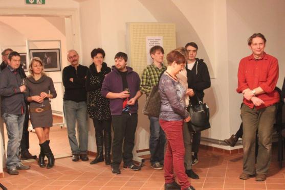 Lapidárium broumovského kláštera zaplnily fotografie Filipa Topola 