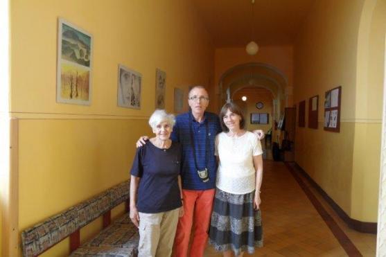 Gymnázium v Broumově navštívila dcera spisovatele Egona Hostovského 