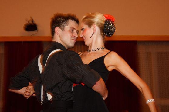 Na Plese podnikatelů v Broumově vystoupila světová špička v tanečních formacích Taneční škola Krok z Hradce Králové 