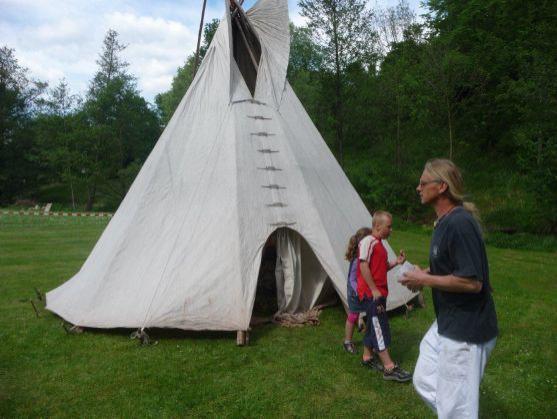Indiánsko - undergroundový dětský den v Šonově u Broumova na fotografiích 