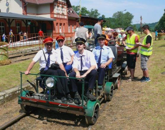 Broumováci opět závodili v Polsku na ručních drezínách