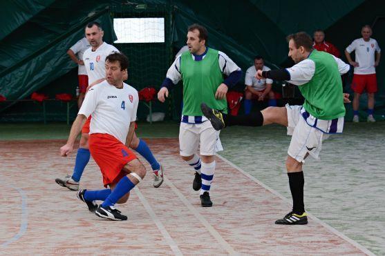 Tým starostů po penaltovém rozstřelu své loňské vítězství v teplickém turnaji neobhájil