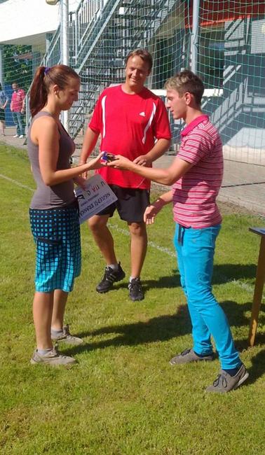 Hradecké fotbalové juniorky porazily tři týmy starších žáků a zvítězily v turnaji Ulita Cup 2013