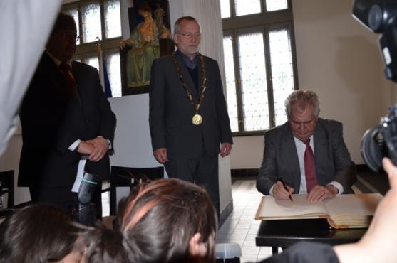 První den své návštěvy v kraji putoval prezident Miloš Zeman po Hradci Králové