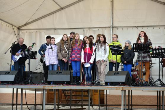 Návštěvníci velikonočního jarmarku oslavili příchod prvního jarního dne