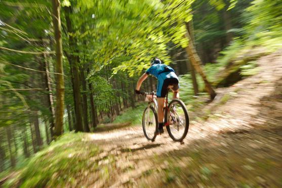 Do cíle cyklistického etapového závodu Specialized MTB Trilogy dorazilo 165 závodníků