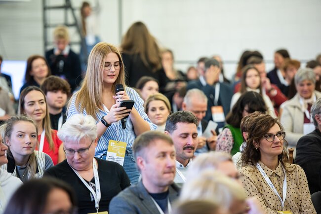 Mezi hosty prvního panelu Broumovských diskusí to jiskřilo