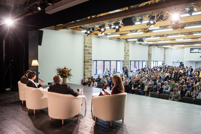 Mezi hosty prvního panelu Broumovských diskusí to jiskřilo