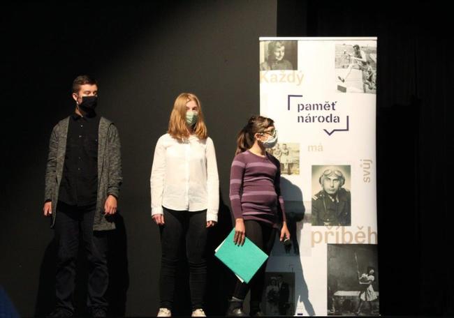 Děti na Broumovsku již potřetí zachránily příběhy místních pamětníků 