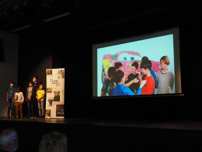 Děti na Broumovsku již potřetí zachránily příběhy místních pamětníků 