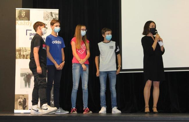 Děti na Broumovsku již potřetí zachránily příběhy místních pamětníků 