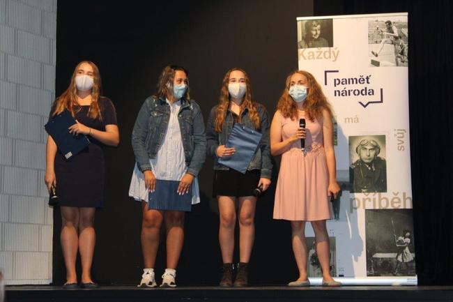 Děti na Broumovsku již potřetí zachránily příběhy místních pamětníků 