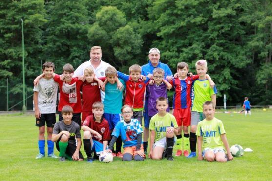 Na fotbalovou školičku přijel legendární sparťan a bývalý reprezentant Horst Siegl 
