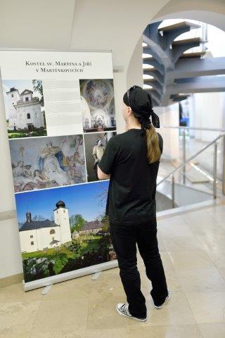 Polští studenti Univerzity Wroclaw pomáhají broumovské skupině kostelů