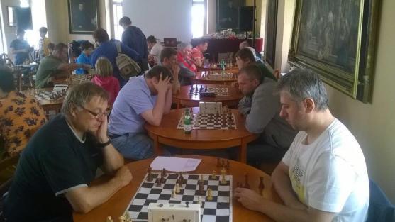 Broumovskou klášterní Kreslírnou znělo: šach - mat