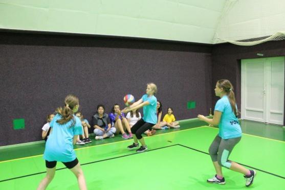 Na turnaji barevného volejbalu se dařilo broumovským týmům