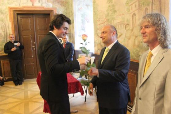 Absolventi Gymnázia Broumov převzali maturitní vysvědčení