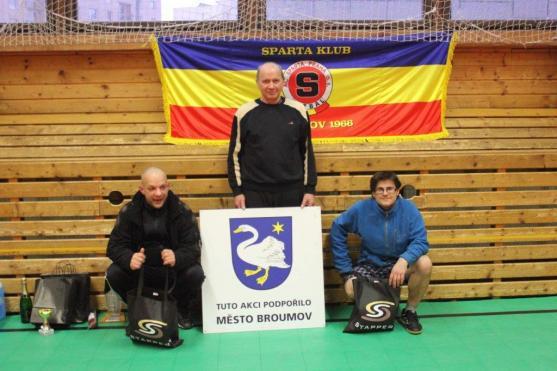 Nohejbalový turnaj Spartaklubu Broumov se hrál v hale už podruhé. Putovní pohár zamířil opět do Police nad Metují