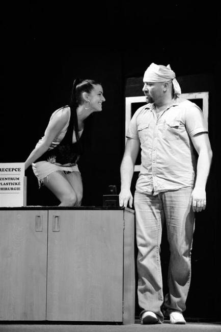 Divadlo Artur pobavilo hrou Tři v háji