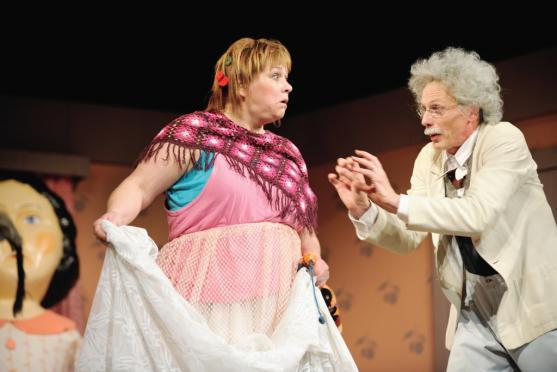 Pavla Tomicová a Jiří Zapletal uvedli v Broumově Podivné odpoledne Dr. Zvonka Burkeho