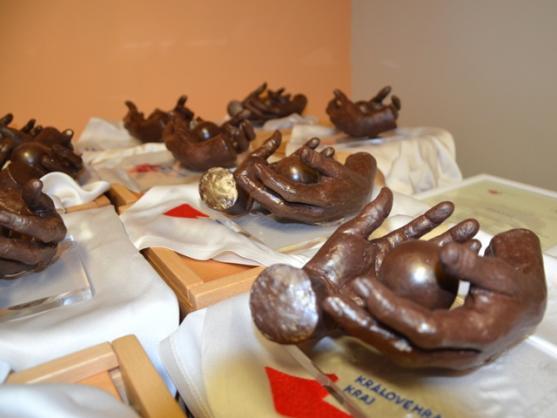 Veba převzala ocenění Firma škole 