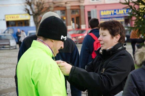 Vánoční běh Broumovem podpořil psí útulek